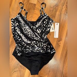 Miraclesuit one piece swim SZ 8 vacation, swim, black, classic‎ bathing suit